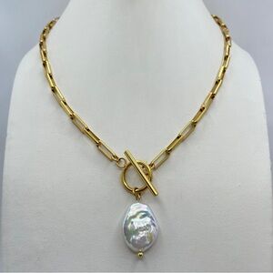 Beautiful Gold Plated Paperclip Chain Baroque Pearl Toggle Pendant Necklace